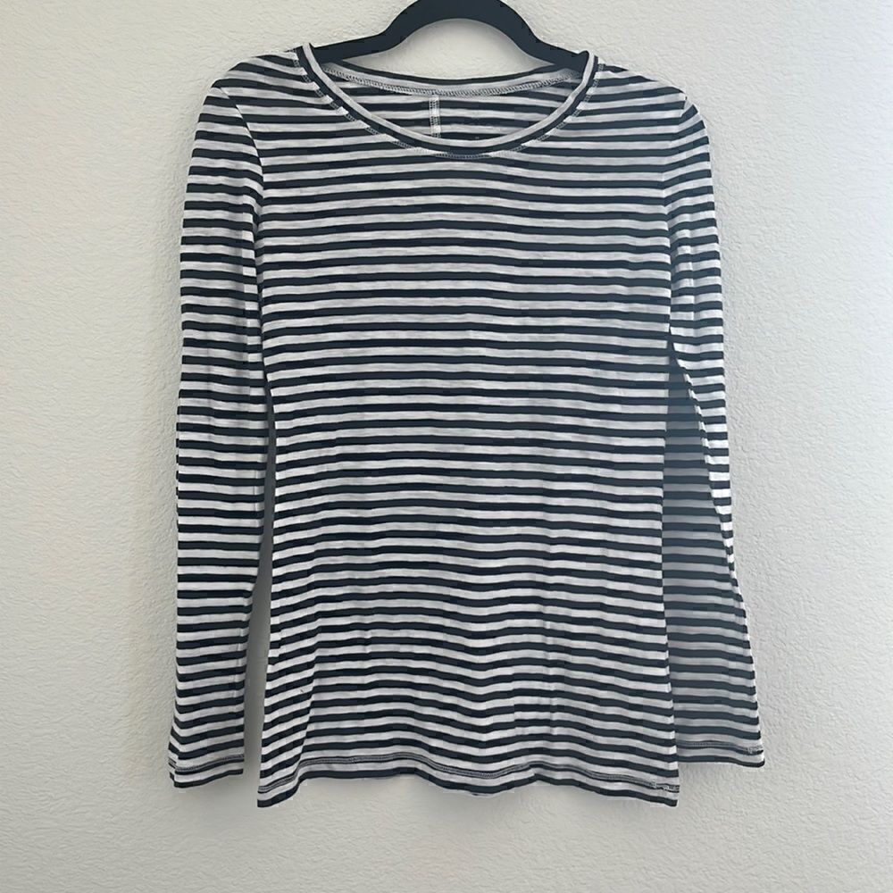 NWOT - white and navy striped long sleeve scoop neck shirt